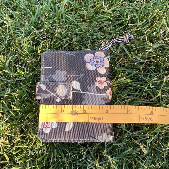 Vera Bradley - Lighten Up Wallet - Picture 9 of 9